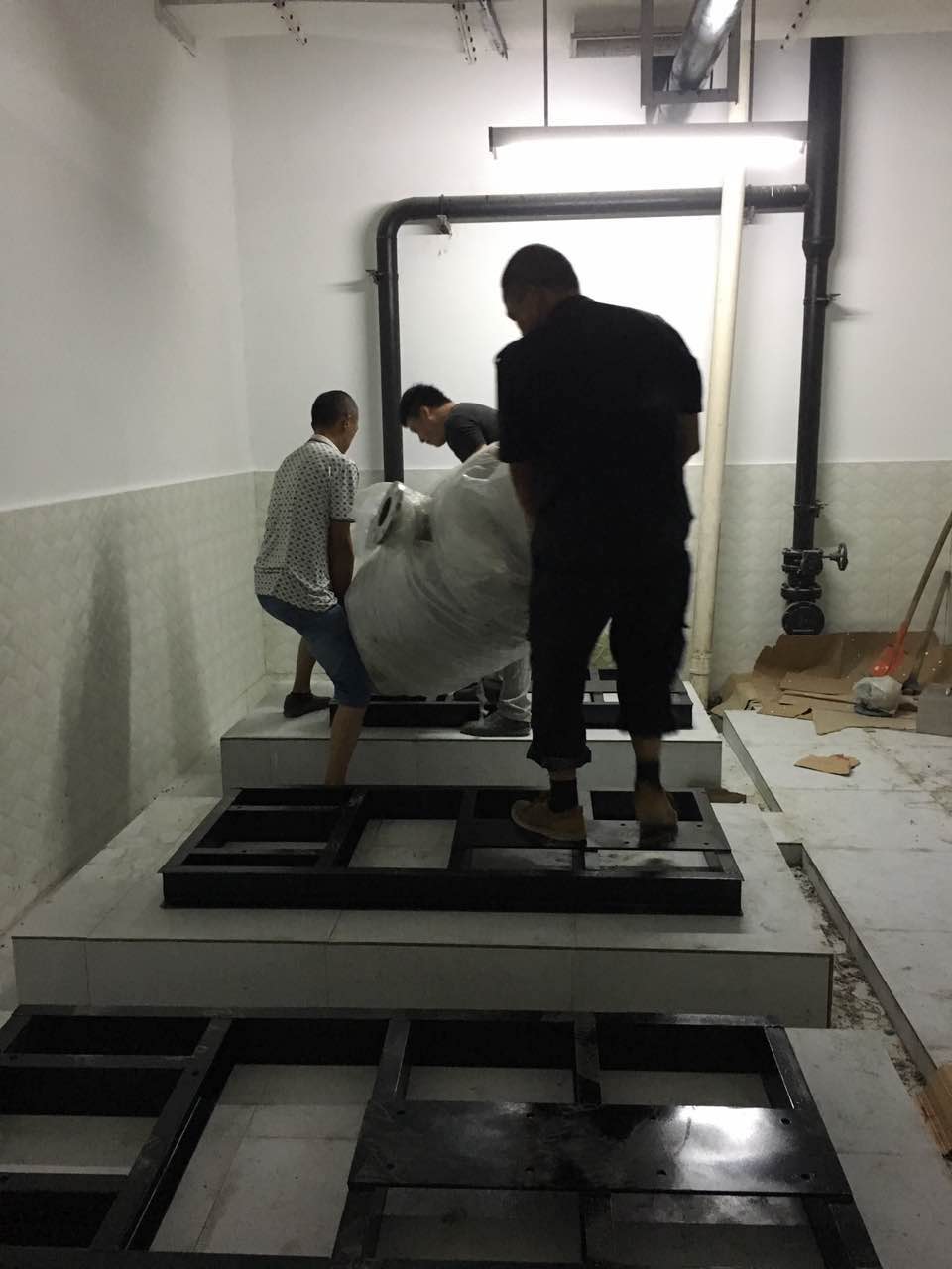 小區(qū)長期不用二次供水設備 頂樓居民水壓引爭議